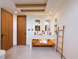Casa Cemagi - Cozy Villa Rooftop Lounge and Tropical Pool - 2