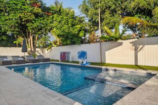Miami Heated Pool Home Villa 15 min to Beach & Aventura - 1