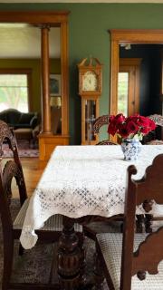 Spacious 4 BDR Historic Home in Heart of Sioux Center - 9