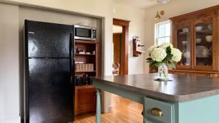 Spacious 4 BDR Historic Home in Heart of Sioux Center - 4