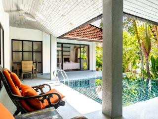 Homey 3Br Villa Private Pool & Walk to Beach - 1