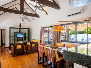 Homey 3Br Villa Private Pool & Walk to Beach - 9
