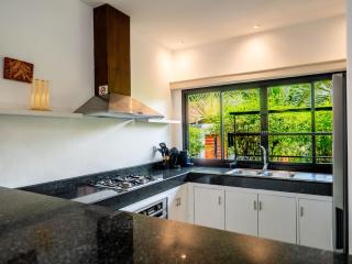 Homey 3Br Villa Private Pool & Walk to Beach - 8