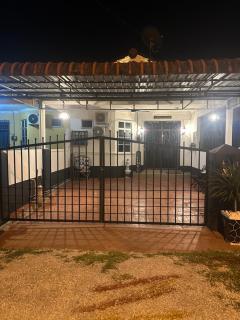 Yueeda Homestay - Jertih - 3