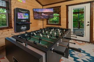 Creekside Luxury Retreat-Serene Views & Family Fun - 5