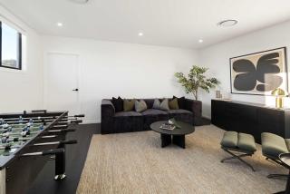ARCADIA BY KHOVE - LUXURY POOLSIDE LIVING IN PARADISE POINT - 9