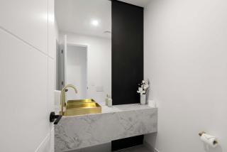 ARCADIA BY KHOVE - LUXURY POOLSIDE LIVING IN PARADISE POINT - 5