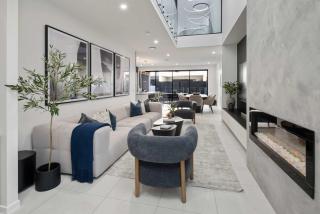 ARCADIA BY KHOVE - LUXURY POOLSIDE LIVING IN PARADISE POINT - 4