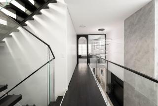 ARCADIA BY KHOVE - LUXURY POOLSIDE LIVING IN PARADISE POINT - 2
