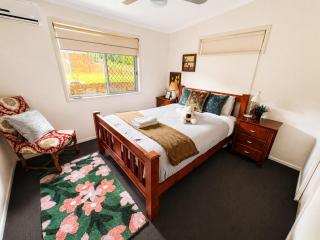 3 BR Unit with exclusive pool parking walk to mall - 9