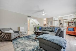 New Poolside Paradise in Vegas with BBQ and Games - 7