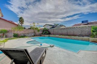 New Poolside Paradise in Vegas with BBQ and Games - 3