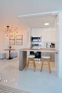 Location A 5 min walk to Beach Cozy 1BDR - 3