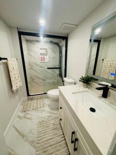 Modern 2BR Private Suite with Self Check-In Full Kitchen - 8