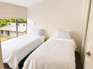 Stylish Lakeside Apartment - Sleeps 4 - Lake & Pool views - 3