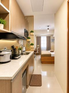 Studio 24N at tower 1 - 2