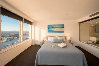 Luxury Sub-Penthouse, Surfers Paradise, Ocean Views - 7