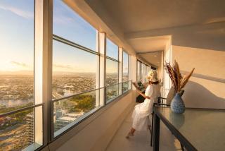 Luxury Sub-Penthouse, Surfers Paradise, Ocean Views - 1