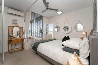 Absolute Waterfront Luxe Sub-Penthouse - 5