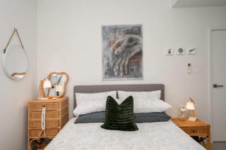 Absolute Waterfront Luxe Sub-Penthouse - 4