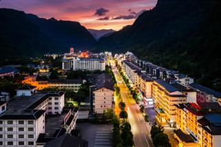 Sky WAY Hotel-At the East gate of Zhangjiajie National Forest Park,Smart control for the entire home,English Butler, Free Luggage Storage, Tour Plan -reserve tickets for various scenic spots-Self-Service Laundry,Delicious breakfast - 3