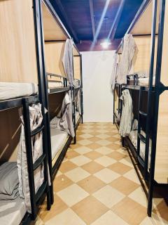 Wood Wood Hostel - 8