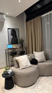 UrbanLink cozy stay - 9