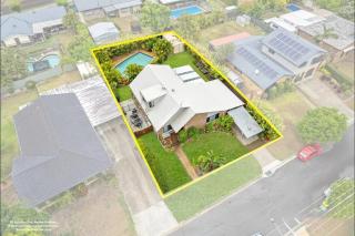 Entire spacious house with Pool 4BR 3BA - 7