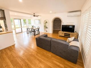 Entire spacious house with Pool 4BR 3BA - 4