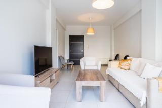 Limassol Seafront Family Suite - 8