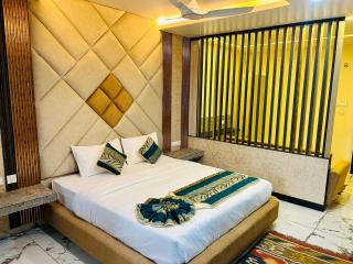 The Hotel Emerald - 2