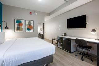 Country Inn & Suites by Radisson, Phoenix Airport, AZ - 4