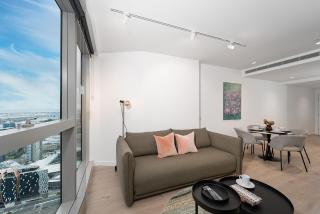 Family Friendly CBD Apartment next to Skybus with Pool Sauna Gym - 9