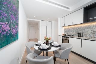 Family Friendly CBD Apartment next to Skybus with Pool Sauna Gym - 4