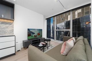Family Friendly CBD Apartment next to Skybus with Pool Sauna Gym - 3