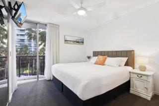 Oceanview 2BR apartment in the heart of Surfers Paradise - 4