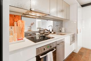 Chic 2BR Apartment Free Parking Balcony and Views - 2