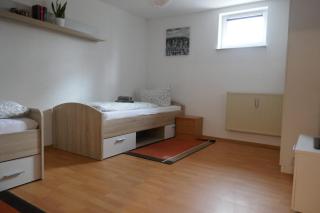 geräumiges, helles Souterrain-Apartment mit 3 Zimmern - 3