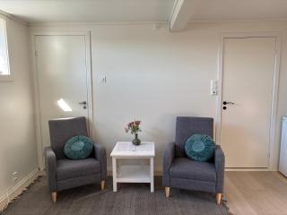 Northern Suite, private bathroom and entrance, next to the cable car, No parking - 7