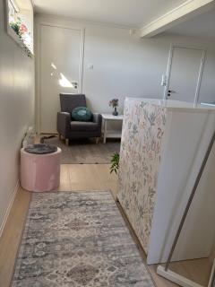 Northern Suite, private bathroom and entrance, next to the cable car, No parking - 8