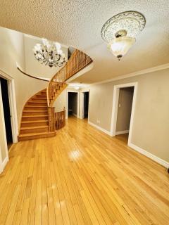 Top Executive 10 bedroom Home Near Airport - 8