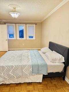 Top Executive 10 bedroom Home Near Airport - 4