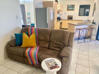 Spacious Family Retreat - 8