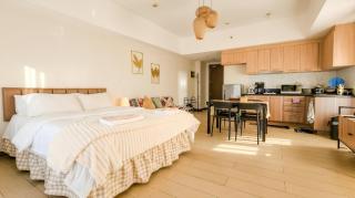 Venice Luxe Stay, Studio Type, Queen size bed, Fast Wifi near BGC - 0