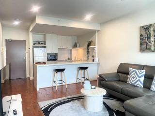 THE WATERFRONT APARTMENTS 1 Bedroom Apartment with Courtyard Views located on the Geelong Waterfront - 2404 - Geelong - 4