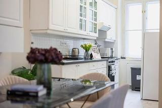 Light-Filled 3BR Retreat - Relaxing Family Apt - 4