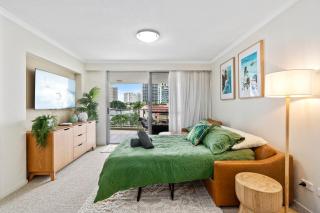 Bright Surfers Paradise Escape w Resort Facilities - Gold Coast - 6