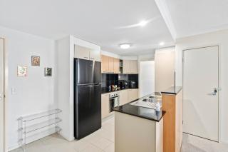 Bright Surfers Paradise Escape w Resort Facilities - Gold Coast - 4