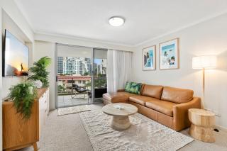 Bright Surfers Paradise Escape w Resort Facilities - Gold Coast - 2