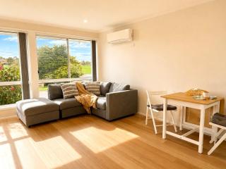 Convenient Melbourne Stay Near Airport - 0